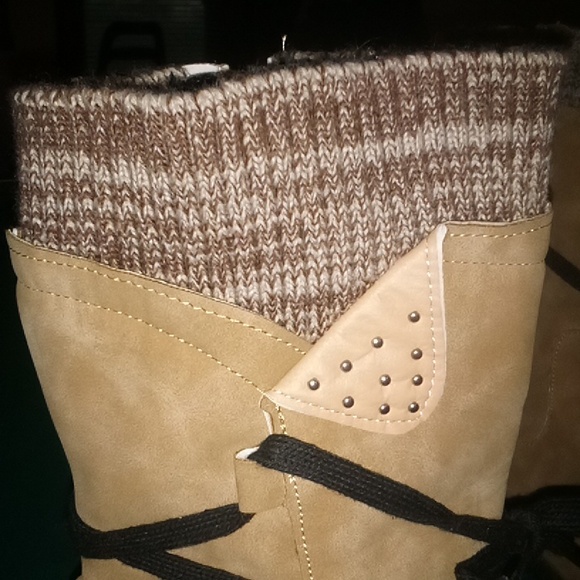 Tan suede boots size 9 - Picture 3 of 6